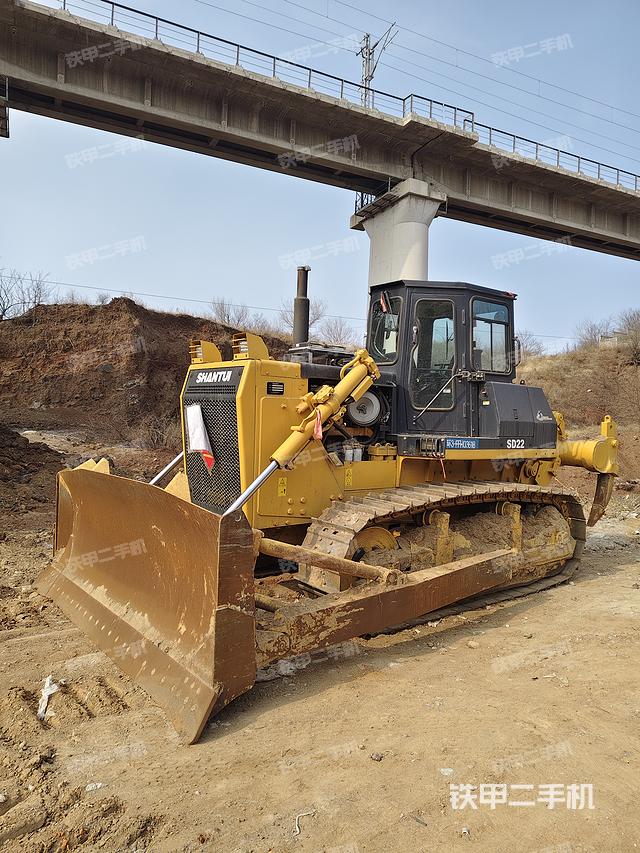 山推SD22标准型推土机