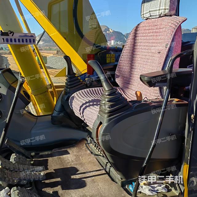 駕駛室整體（整機(jī)外觀）