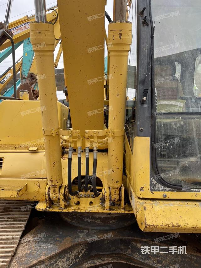 大臂油缸整體?豎拍（工作和回轉(zhuǎn)裝置）