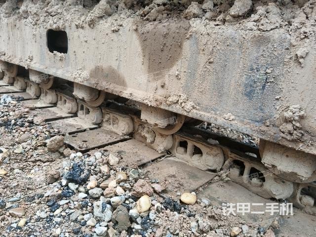 右側(cè)履帶整體?(行走機構(gòu)) 右側(cè)履帶整體?(行走機構(gòu))