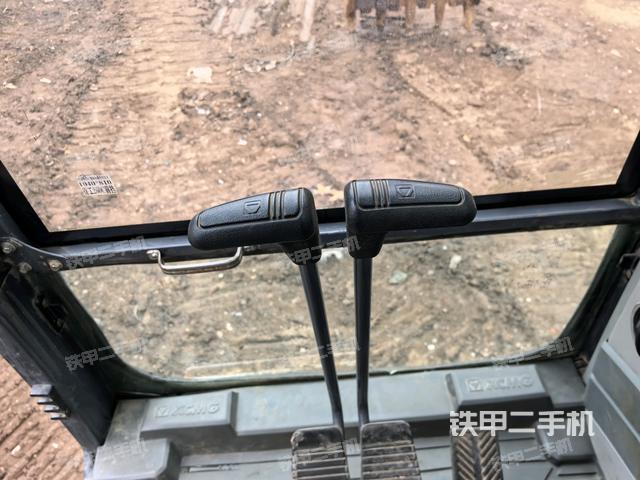 座椅左側(cè)控制臺/音響/含左手柄(駕駛室部分) 座椅左側(cè)控制臺/音響/含左手柄(駕駛室部分)