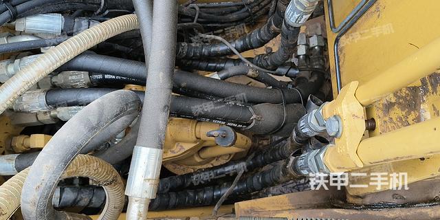 回转马达和主控阀（整机外观）