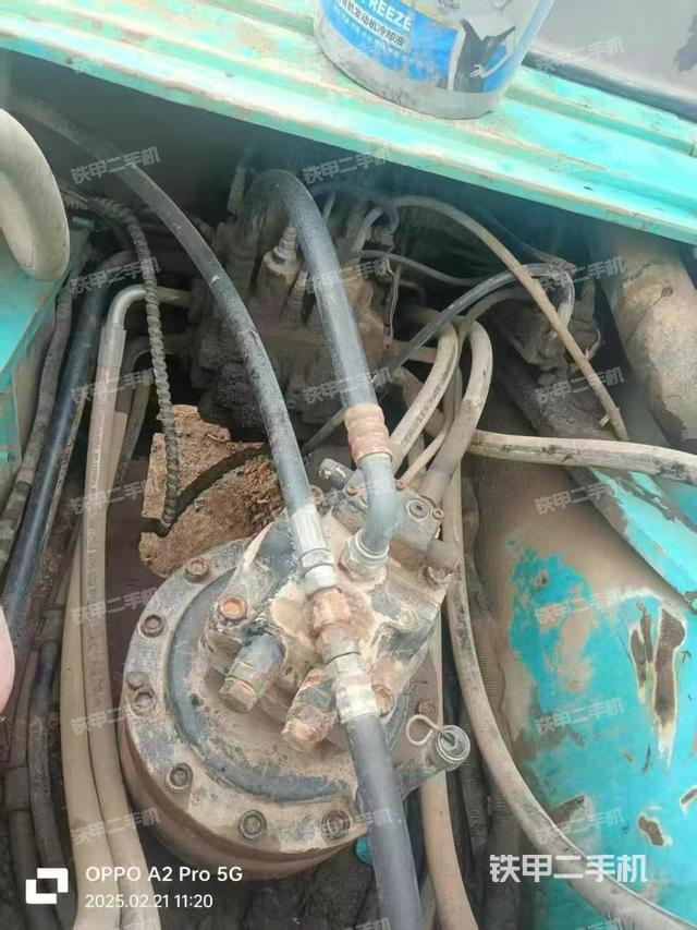 回轉(zhuǎn)馬達(dá)和主控閥(整機(jī)外觀) 回轉(zhuǎn)馬達(dá)和主控閥(整機(jī)外觀)