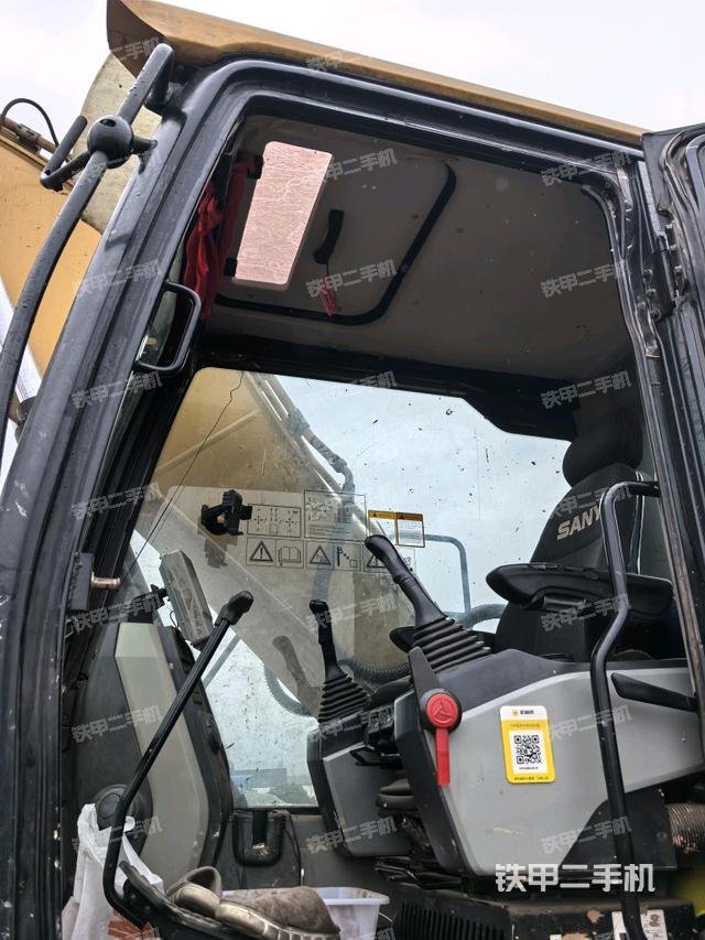 座椅右側(cè)控制臺(tái)/鑰匙門/油門/含右手柄(駕駛室部分) 座椅右側(cè)控制臺(tái)/鑰匙門/油門/含右手柄(駕駛室部分)