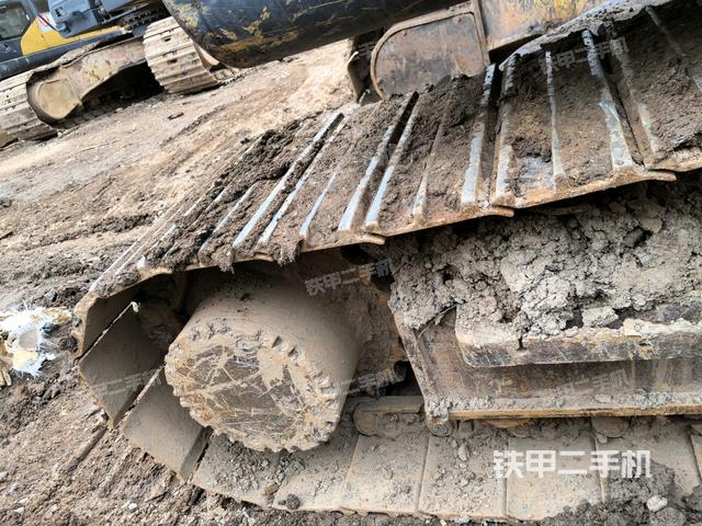 右側(cè)履帶整體(行走機(jī)構(gòu)) 右側(cè)履帶整體(行走機(jī)構(gòu))
