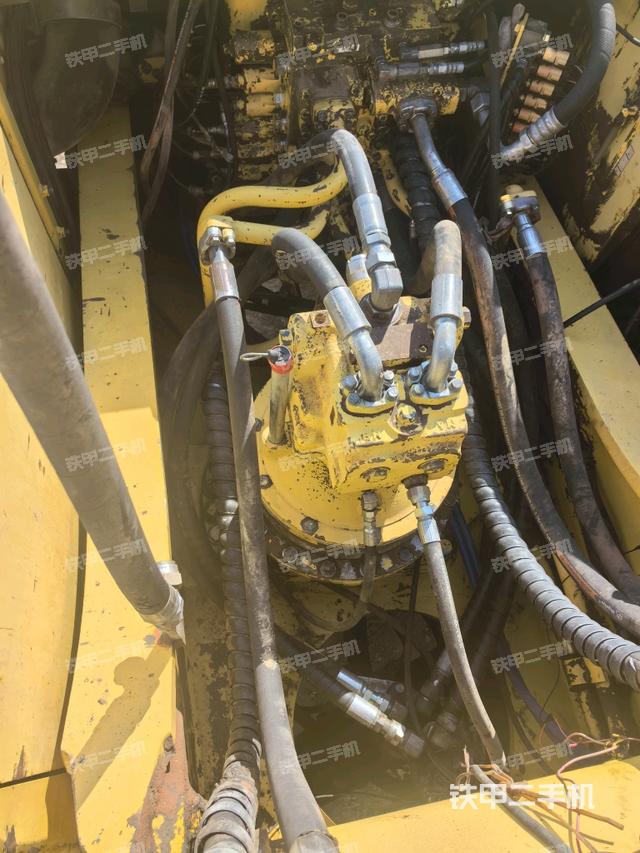 回轉馬達和主控閥（整機外觀）