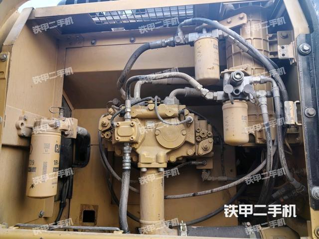 液壓泵艙室正面整體（整機(jī)外觀）