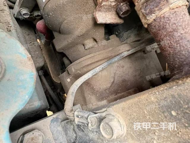 液壓泵艙室正面整體（整機(jī)外觀）
