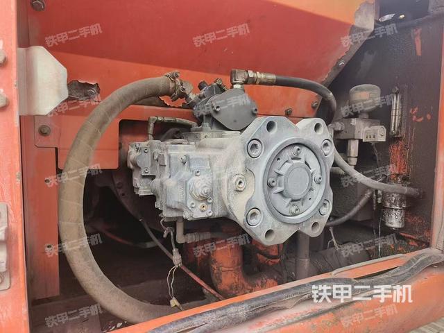 液壓泵艙室正面整體（整機(jī)外觀）