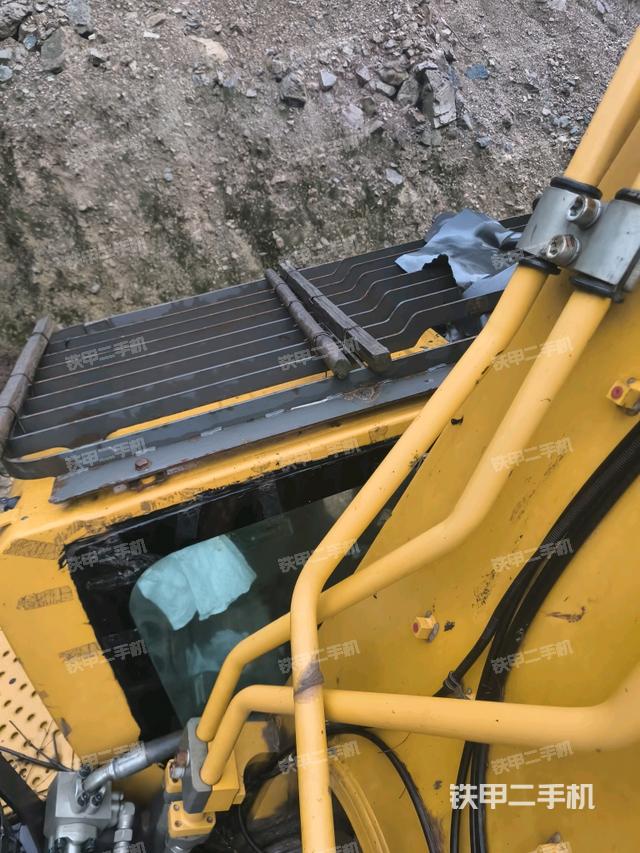 中央回轉(zhuǎn)接頭特寫(xiě)（上車(chē)部件）