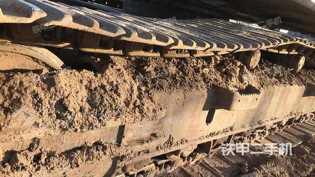 單側(cè)履帶整體(整機(jī)外觀) 單側(cè)履帶整體(整機(jī)外觀)
