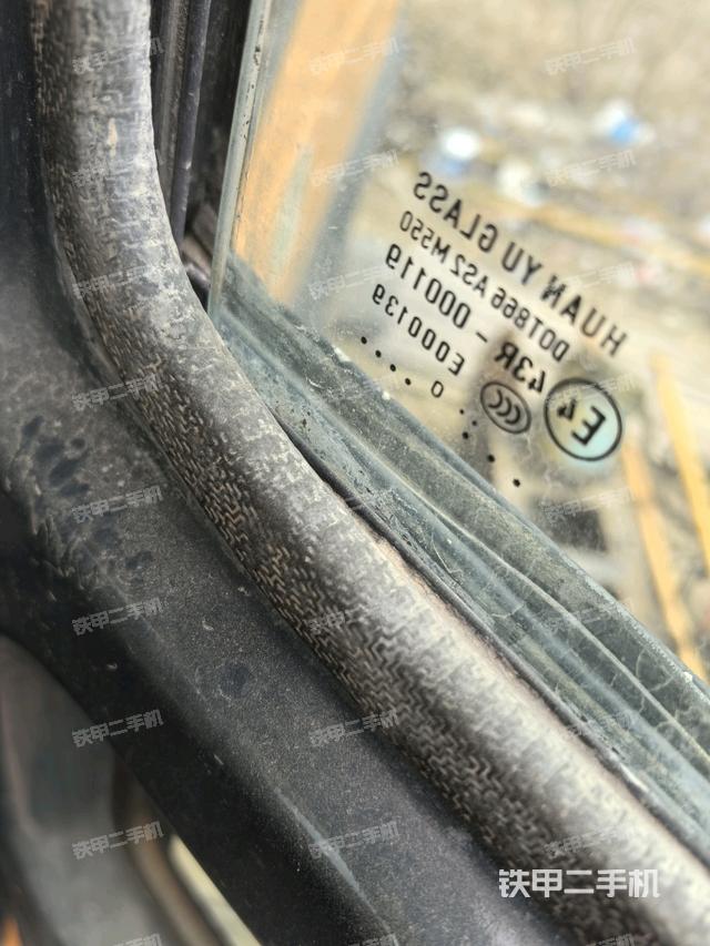 后窗玻璃角標（駕駛室部分）