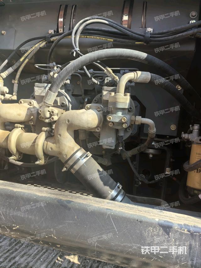 液壓泵艙室正面整體(整機(jī)外觀) 液壓泵艙室正面整體(整機(jī)外觀)