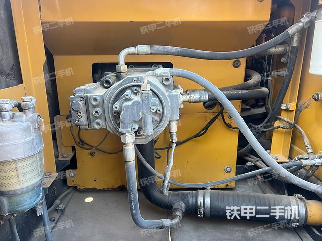 液壓泵艙室正面整體（整機(jī)外觀）