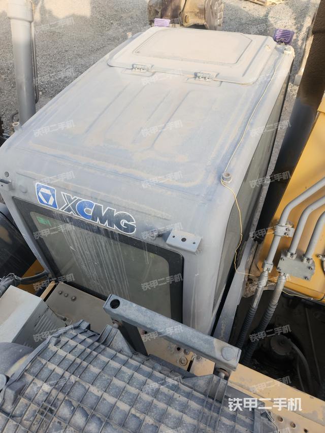 驾驶室顶部（整机外观）