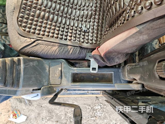 座椅左側控制臺/音響/含左手柄(駕駛室部分) 座椅左側控制臺/音響/含左手柄(駕駛室部分)