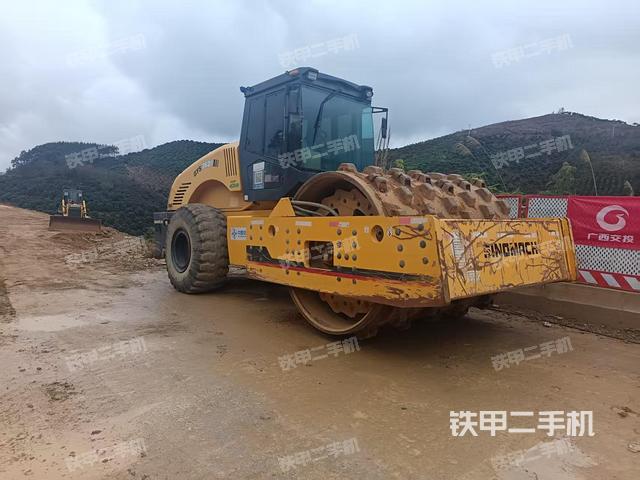 整機右側(cè)(設備外觀及核心部件) 整機右側(cè)(設備外觀及核心部件)