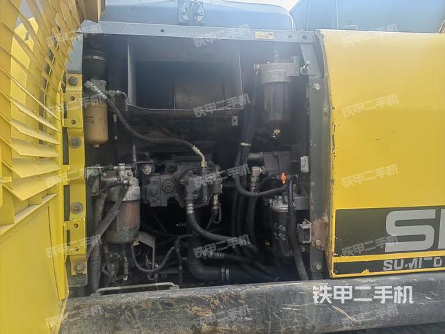 液壓泵艙室正面整體(整機(jī)外觀) 液壓泵艙室正面整體(整機(jī)外觀)
