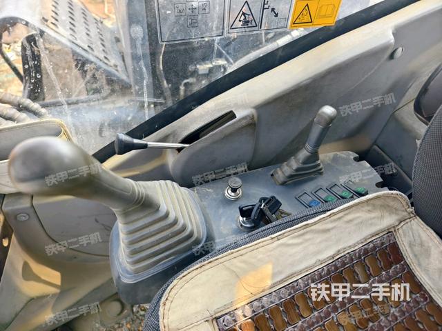 座椅右側(cè)控制臺/鑰匙門/油門/含右手柄（駕駛室部分）