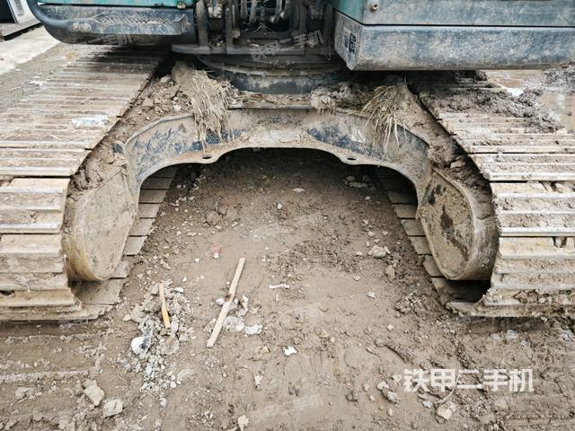 轉(zhuǎn)盤和下車架正前(工作和回轉(zhuǎn)裝置) 轉(zhuǎn)盤和下車架正前(工作和回轉(zhuǎn)裝置)