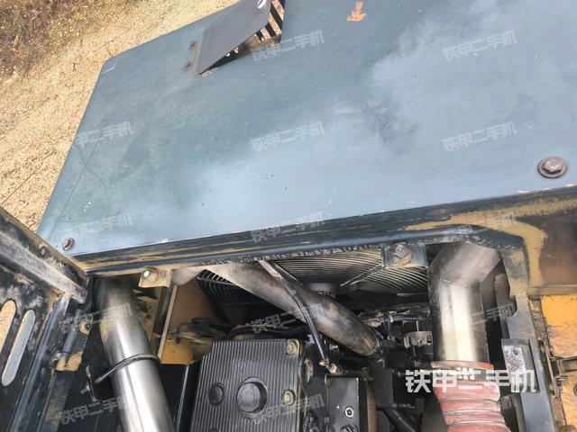 氣門(mén)室蓋螺絲特寫(xiě)（上車(chē)部件）