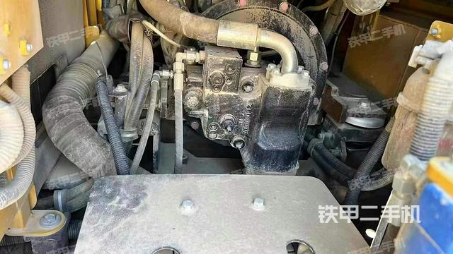 液壓泵艙室正面整體(整機(jī)外觀) 液壓泵艙室正面整體(整機(jī)外觀)