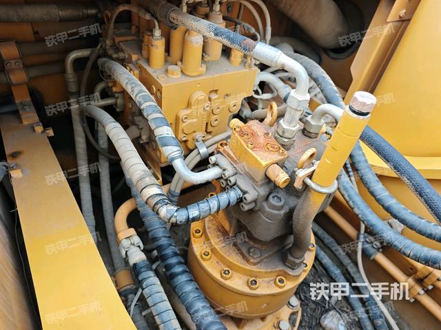 回轉(zhuǎn)馬達(dá)和主控閥（整機外觀）