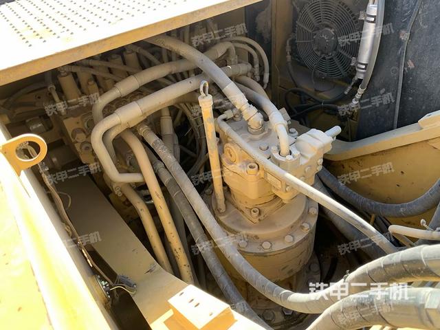 回轉(zhuǎn)馬達和主控閥（整機外觀）