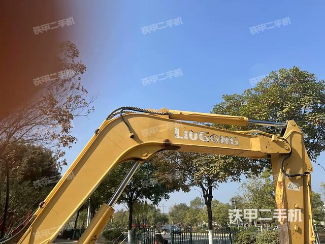 大臂整體?右側(cè)(工作和回轉(zhuǎn)裝置) 大臂整體?右側(cè)(工作和回轉(zhuǎn)裝置)