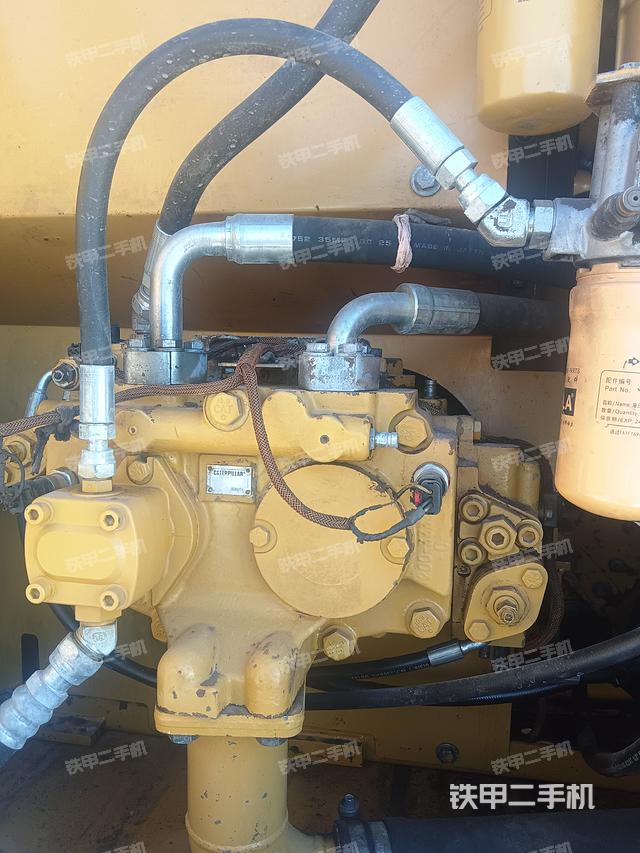 液壓泵艙室正面整體（整機(jī)外觀）