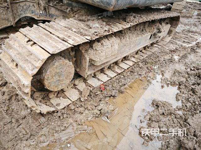 右側(cè)履帶整體(行走機(jī)構(gòu)) 右側(cè)履帶整體(行走機(jī)構(gòu))