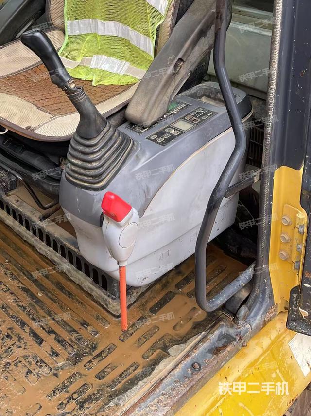 座椅左側(cè)控制臺(tái)/音響/含左手柄（駕駛室部分）