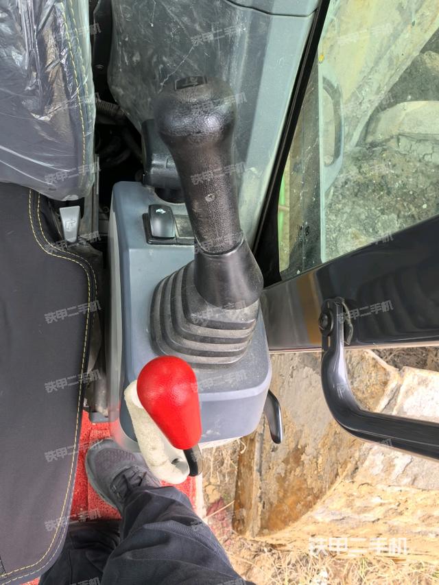 座椅左側控制臺/音響/含左手柄（駕駛室部分）