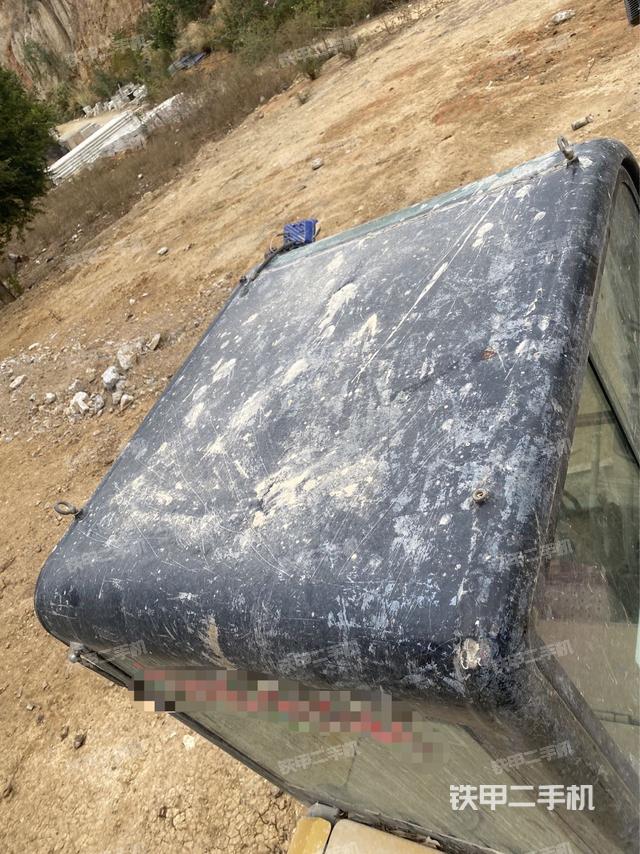 驾驶室顶部（整机外观）