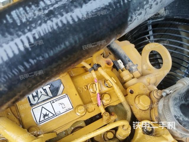 氣門(mén)室蓋螺絲特寫(xiě)（上車(chē)部件）