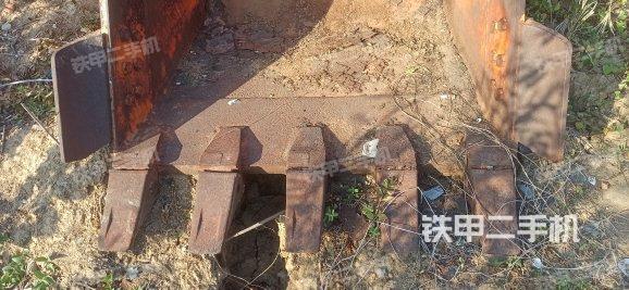 回轉(zhuǎn)馬達(dá)和主控閥(整機(jī)外觀) 回轉(zhuǎn)馬達(dá)和主控閥(整機(jī)外觀)