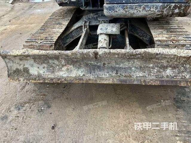 轉(zhuǎn)盤和下車架正前（工作和回轉(zhuǎn)裝置）