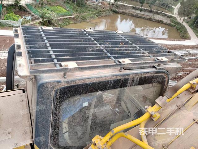 駕駛室頂部(整機(jī)外觀) 駕駛室頂部(整機(jī)外觀)