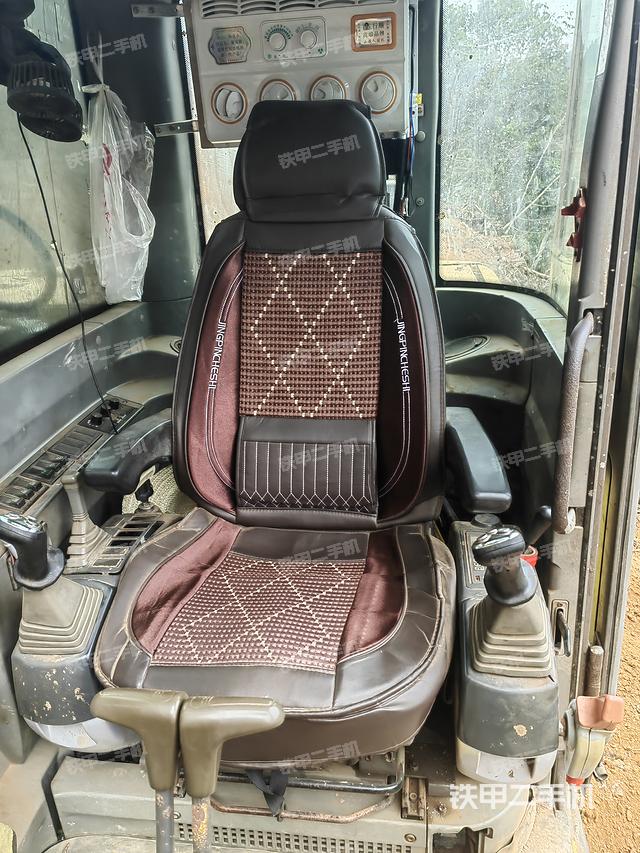 駕駛室頂部（整機(jī)外觀）