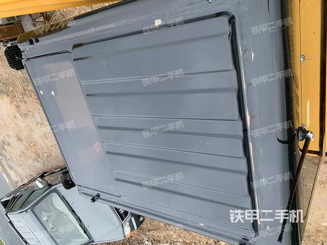 駕駛室頂部(整機(jī)外觀) 駕駛室頂部(整機(jī)外觀)