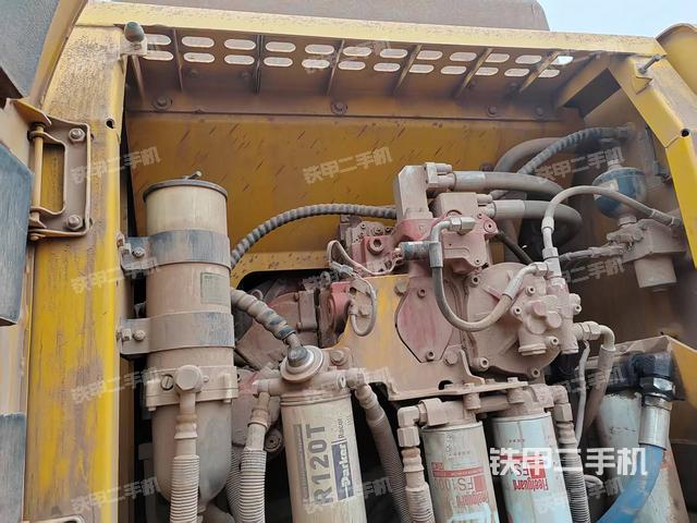 液壓泵艙室正面整體(整機(jī)外觀) 液壓泵艙室正面整體(整機(jī)外觀)