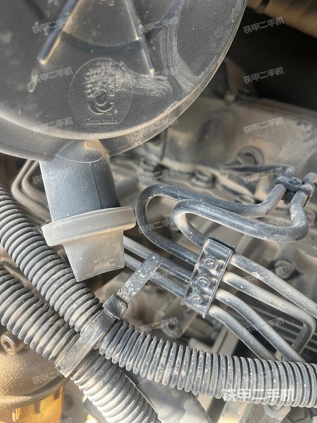 液壓泵艙室正面整體(整機(jī)外觀) 液壓泵艙室正面整體(整機(jī)外觀)