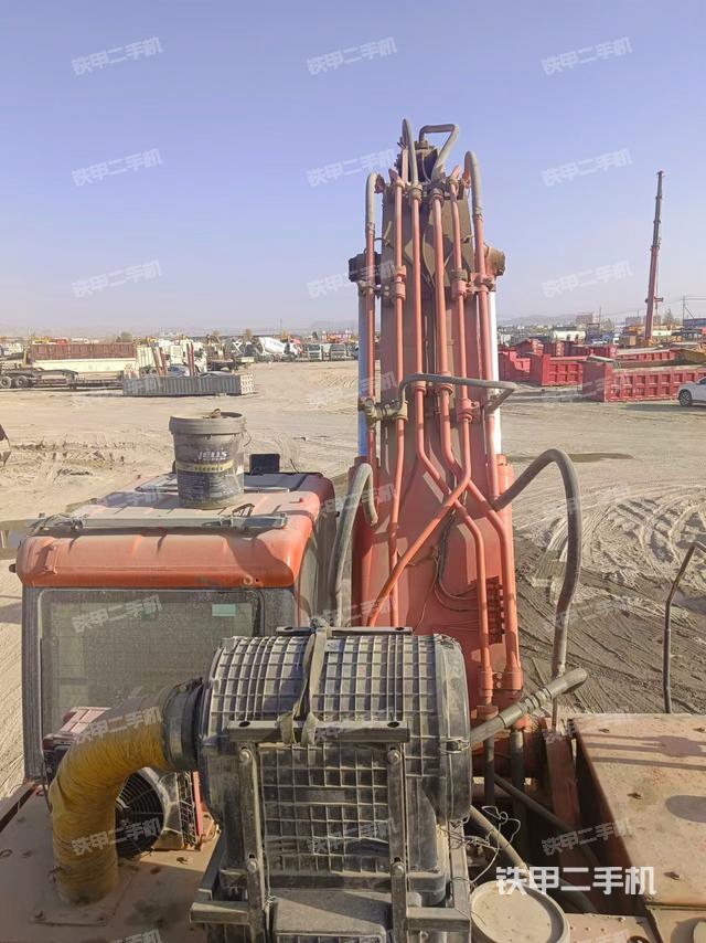 驾驶室顶部（整机外观）