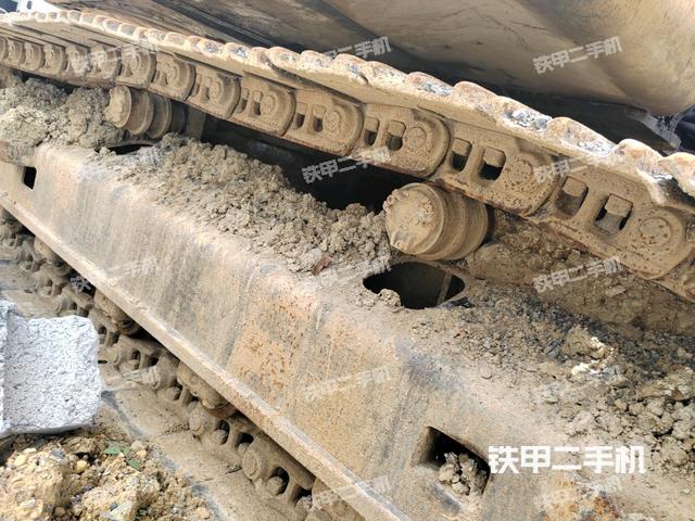 單側(cè)履帶整體(整機(jī)外觀) 單側(cè)履帶整體(整機(jī)外觀)
