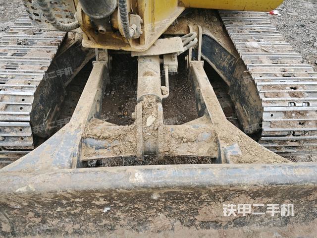 轉(zhuǎn)盤和下車架正前(工作和回轉(zhuǎn)裝置) 轉(zhuǎn)盤和下車架正前(工作和回轉(zhuǎn)裝置)