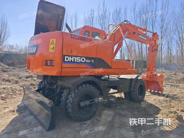 整機(jī)右后45°(整機(jī)外觀) 整機(jī)右后45°(整機(jī)外觀)