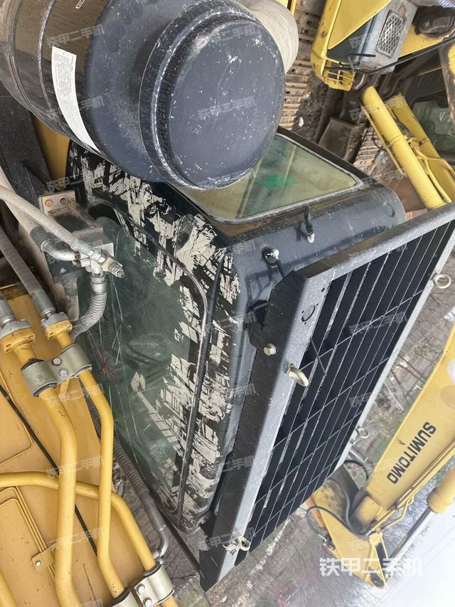 駕駛室頂部(整機外觀) 駕駛室頂部(整機外觀)