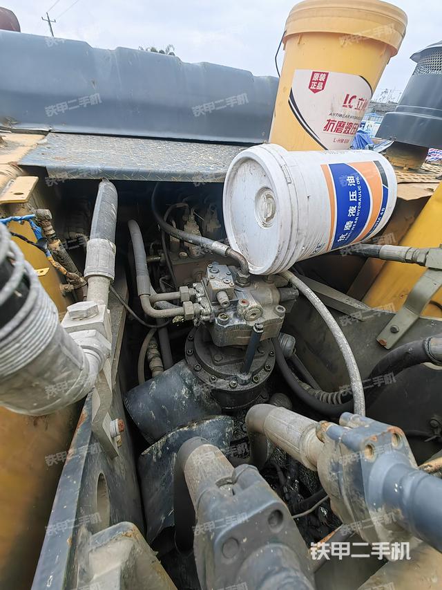 回转马达和主控阀（整机外观）