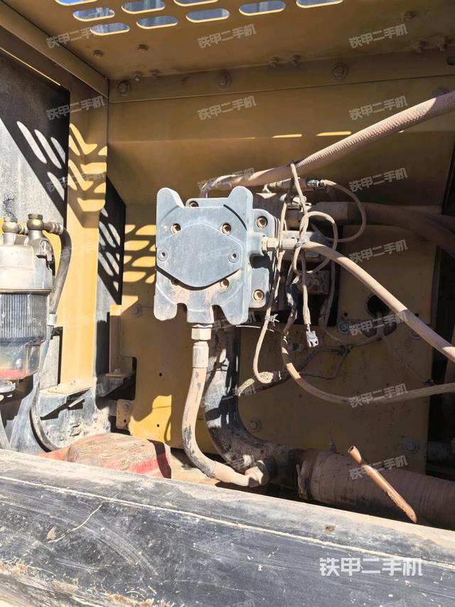 液壓泵艙室正面整體（整機(jī)外觀）