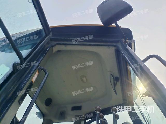 駕駛室正側(cè)(駕駛室/操作室) 駕駛室正側(cè)(駕駛室/操作室)